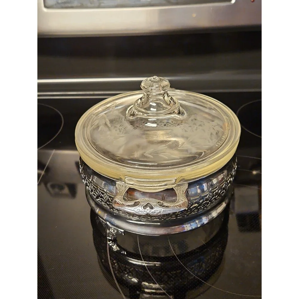Vintage Pyrex Etched Floral Glass Casserole Dish w/ Lid & Silver Carrier 623 - C